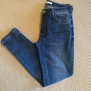 Trendy KanCan Jeans in Excellent Condition Size W11 29